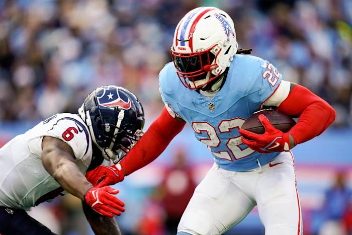 Derrick Henry tries to get past Houston Texans linebacker Denzel Perryman during the third quarter at Nissan Stadium